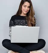 woman reading article